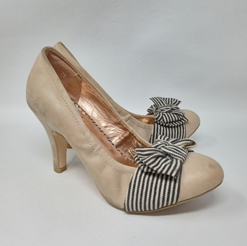 Seychelles Tan Leather Heels With A Stripped Black And White Bow, Women's Sz 7.5
